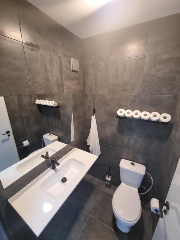Koupelna v ubytování Compass House