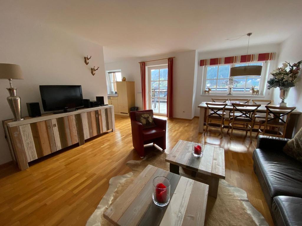 Televízia a/alebo spoločenská miestnosť v ubytovaní AlpinResort Kaprun 5