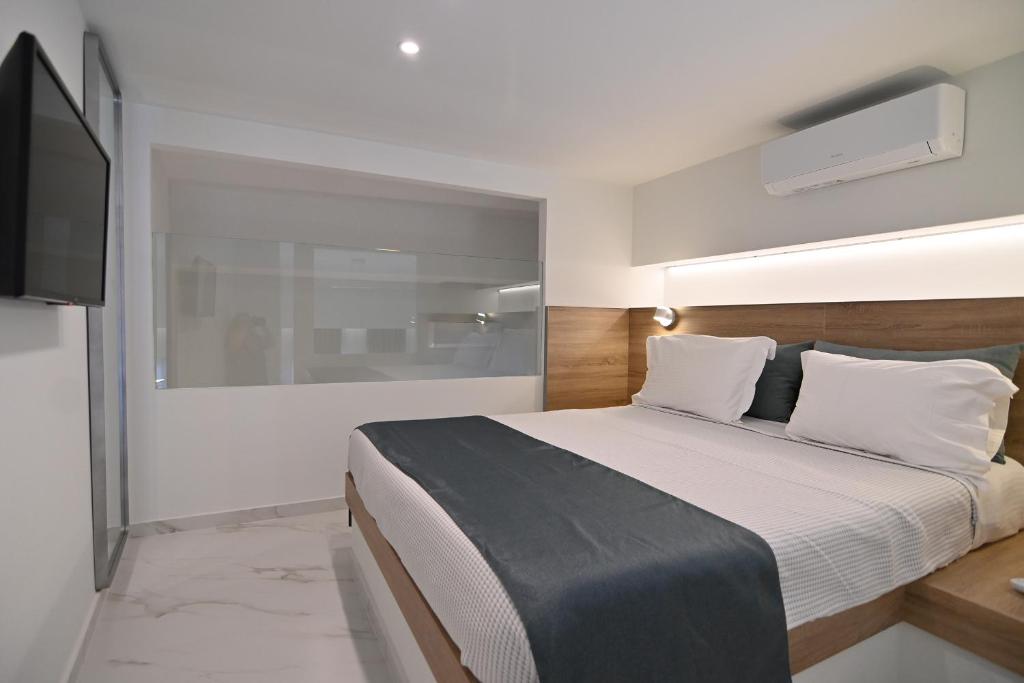 Postel nebo postele na pokoji v ubytování Rihios Hotel