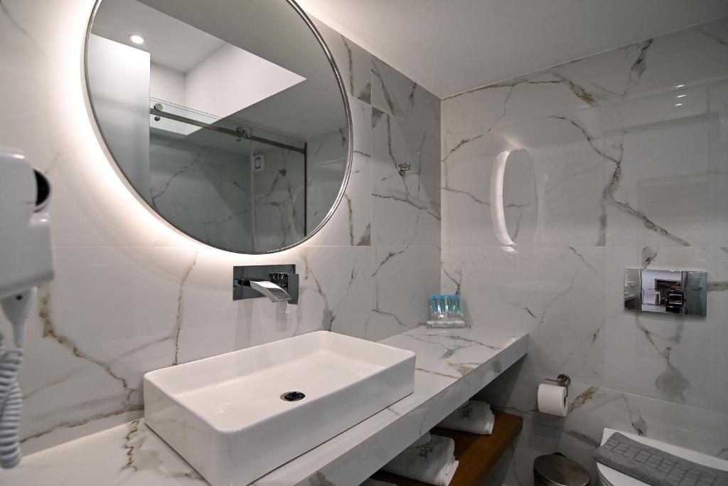 Koupelna v ubytování Rihios Hotel