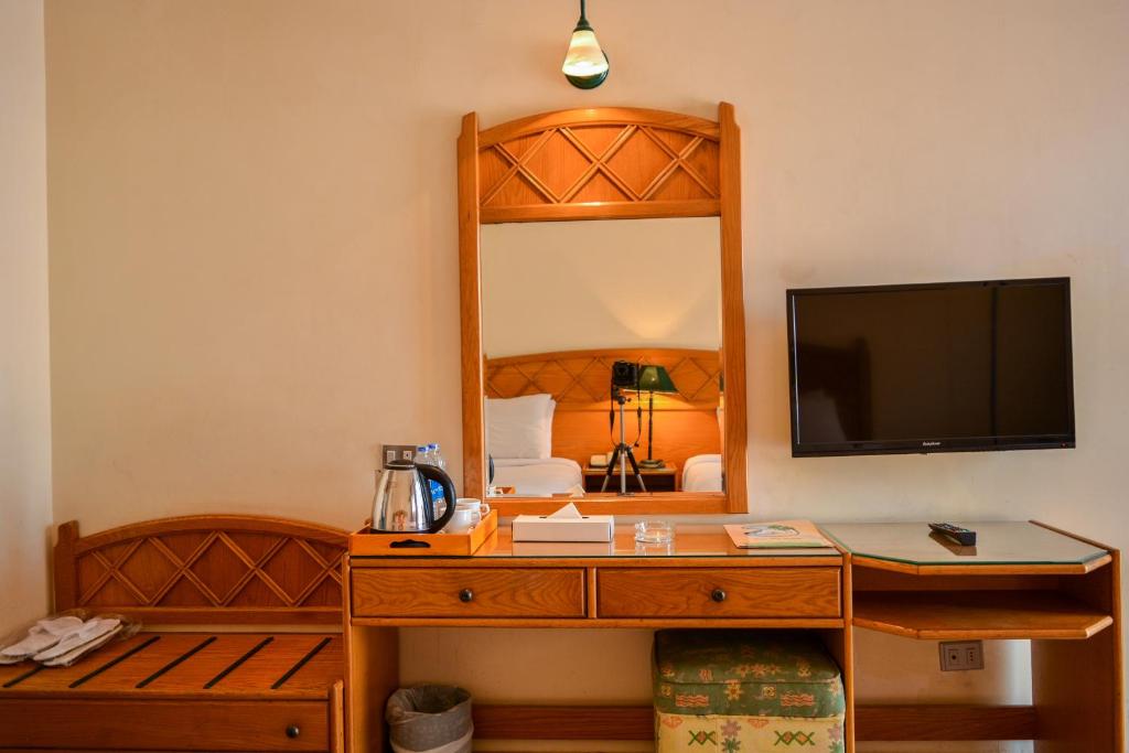 TV a/nebo společenská místnost v ubytování Dive Inn Resort