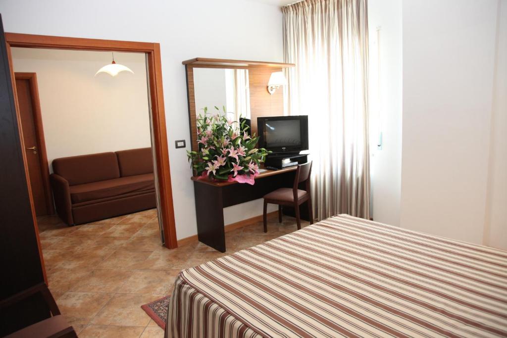 Postel nebo postele na pokoji v ubytování Royal Hotel
