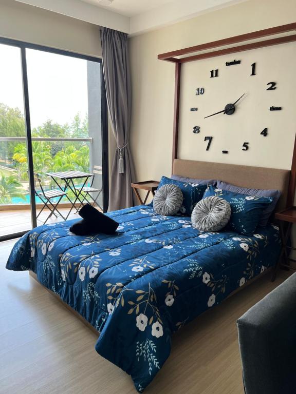 Katil atau katil-katil dalam bilik di Timurbay Seafront Seaview & Poolview Suite with Wi-Fi