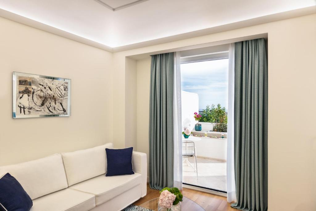 Posezení v ubytování Pazziella Garden & Suites