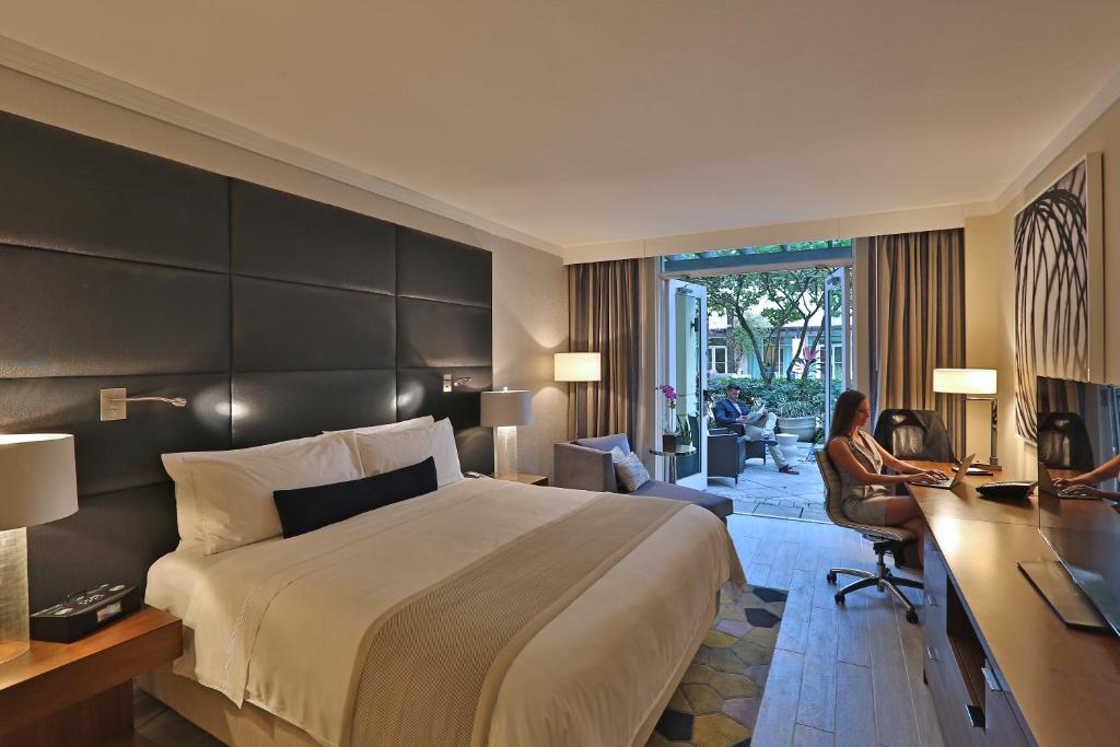Postel nebo postele na pokoji v ubytování InterContinental At Doral Miami by IHG