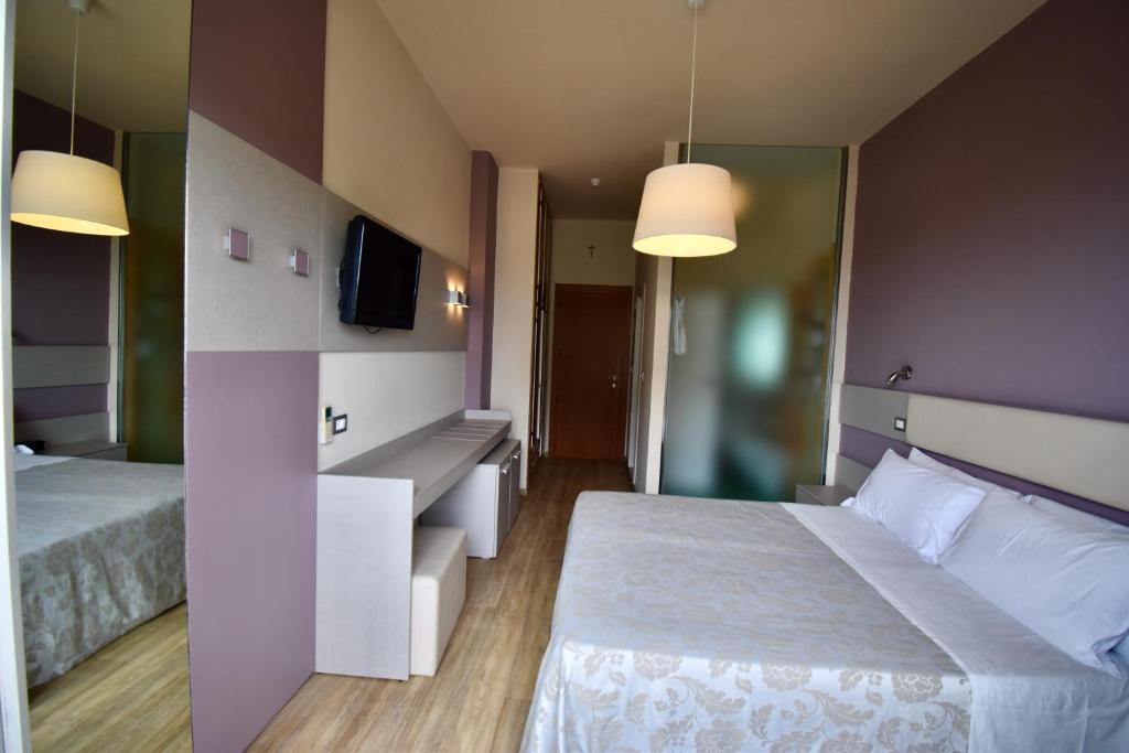 Postel nebo postele na pokoji v ubytování Hotel Astor B&B