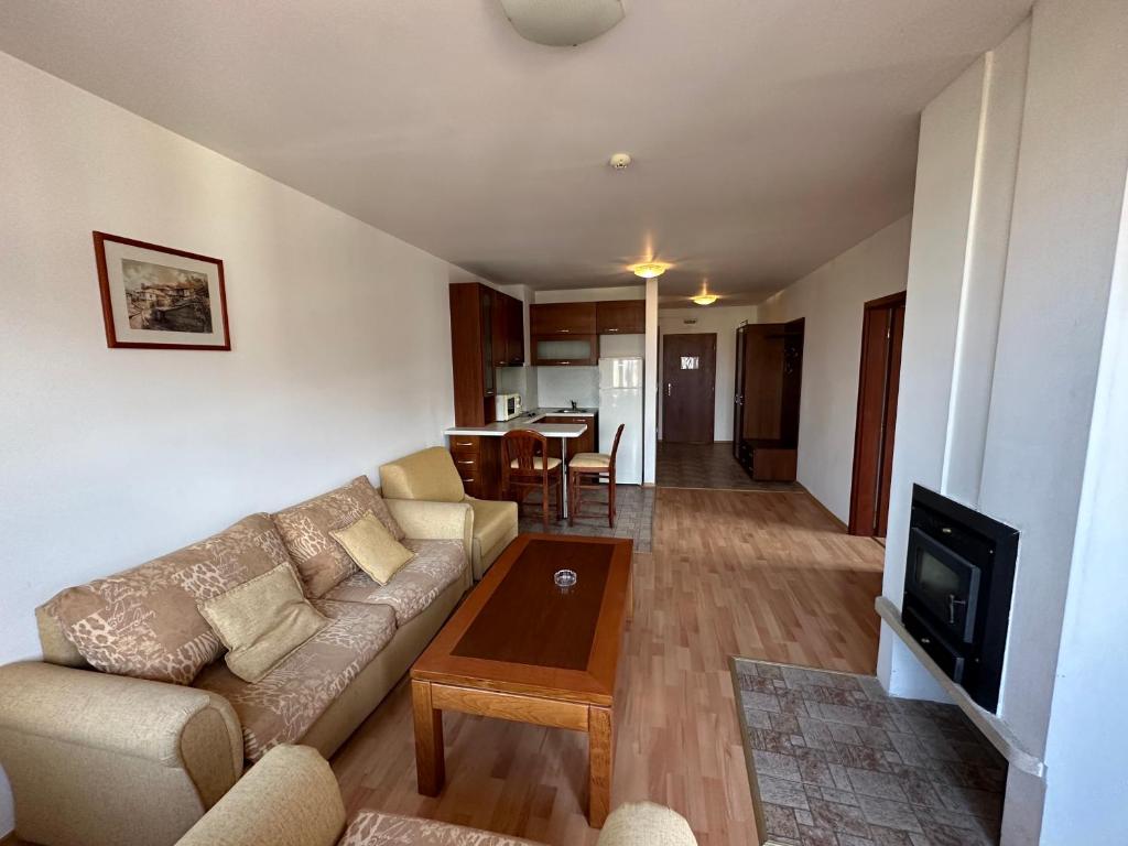 Spacious Mountain View Apartment