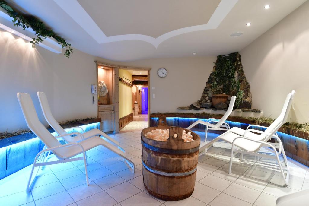 Posezení v ubytování Hotel Höllroah