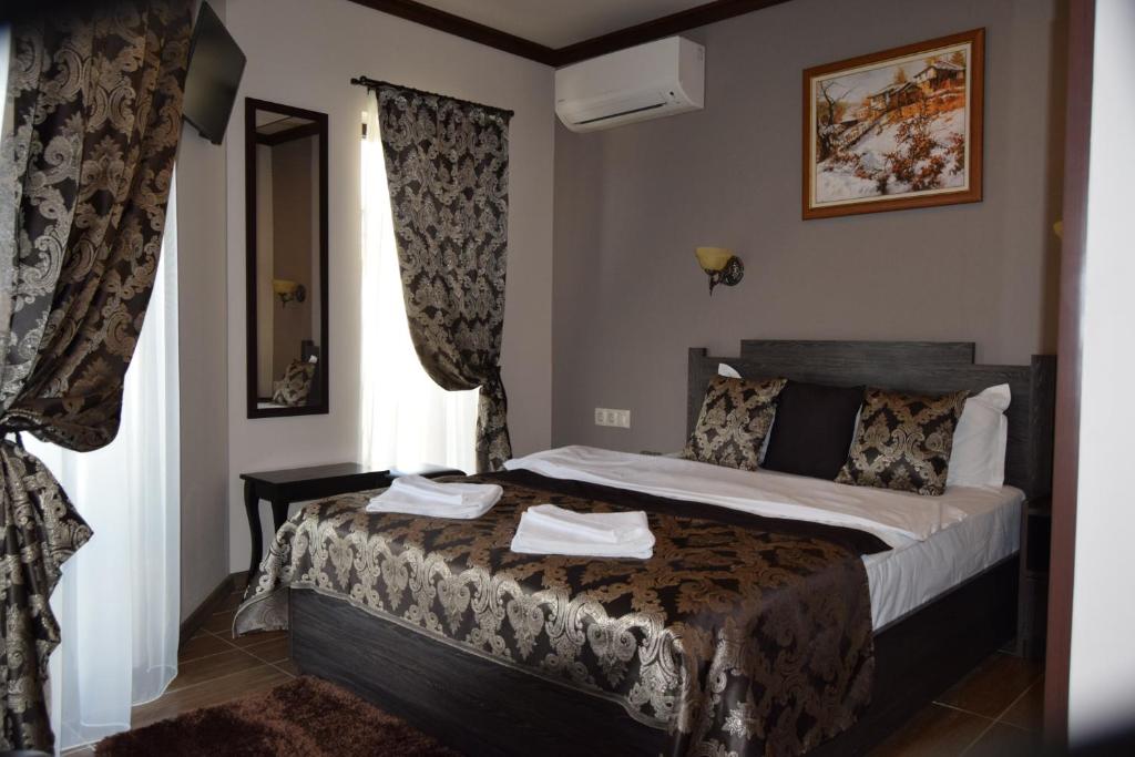 A bed or beds in a room at Asya Guest House