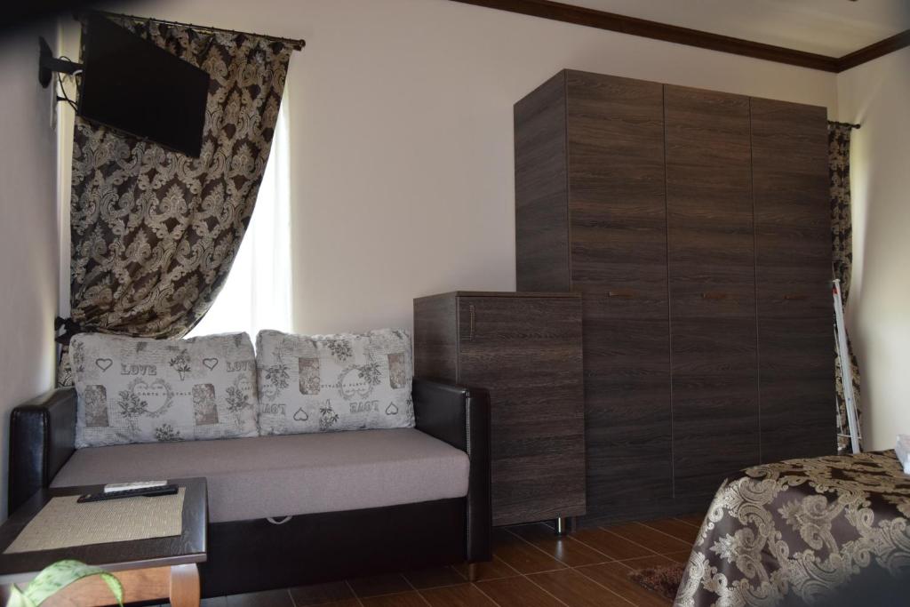 A seating area at Asya Guest House