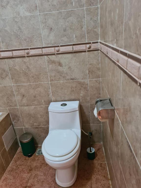 Koupelna v ubytování Karibuni palace mtwapa