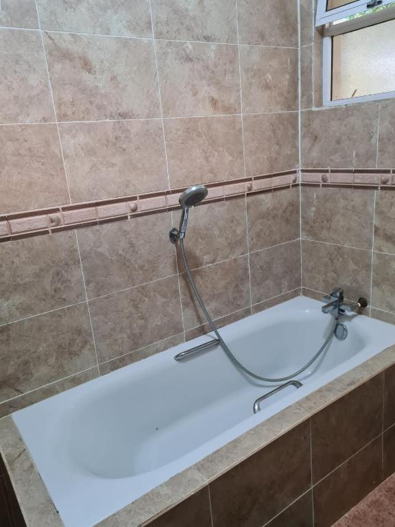 Koupelna v ubytování Karibuni palace mtwapa