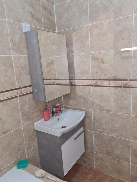 Koupelna v ubytování Karibuni palace mtwapa