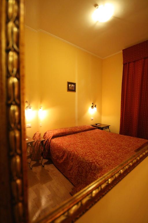 Postel nebo postele na pokoji v ubytování Hotel Cherubini