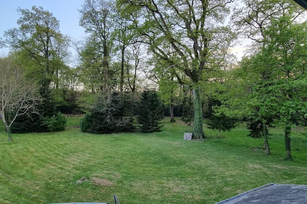Vonkajšia záhrada v ubytovaní Gîte de caractère à la campagne