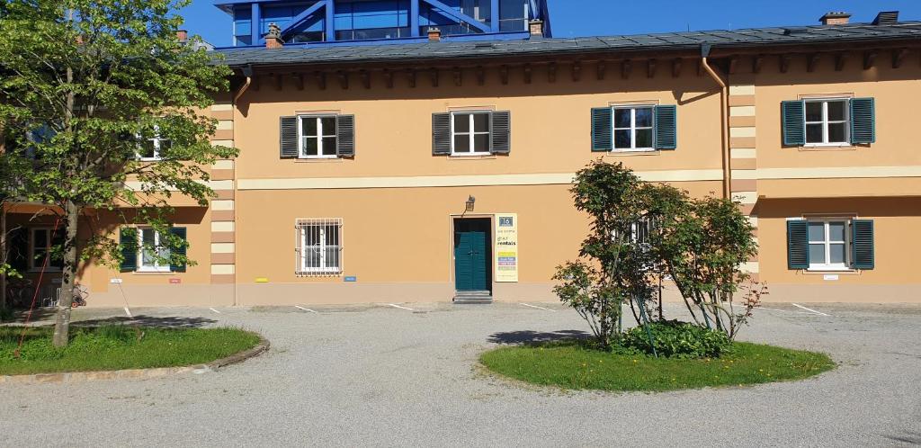 Budova, v ktorej sa apartmán nachádza