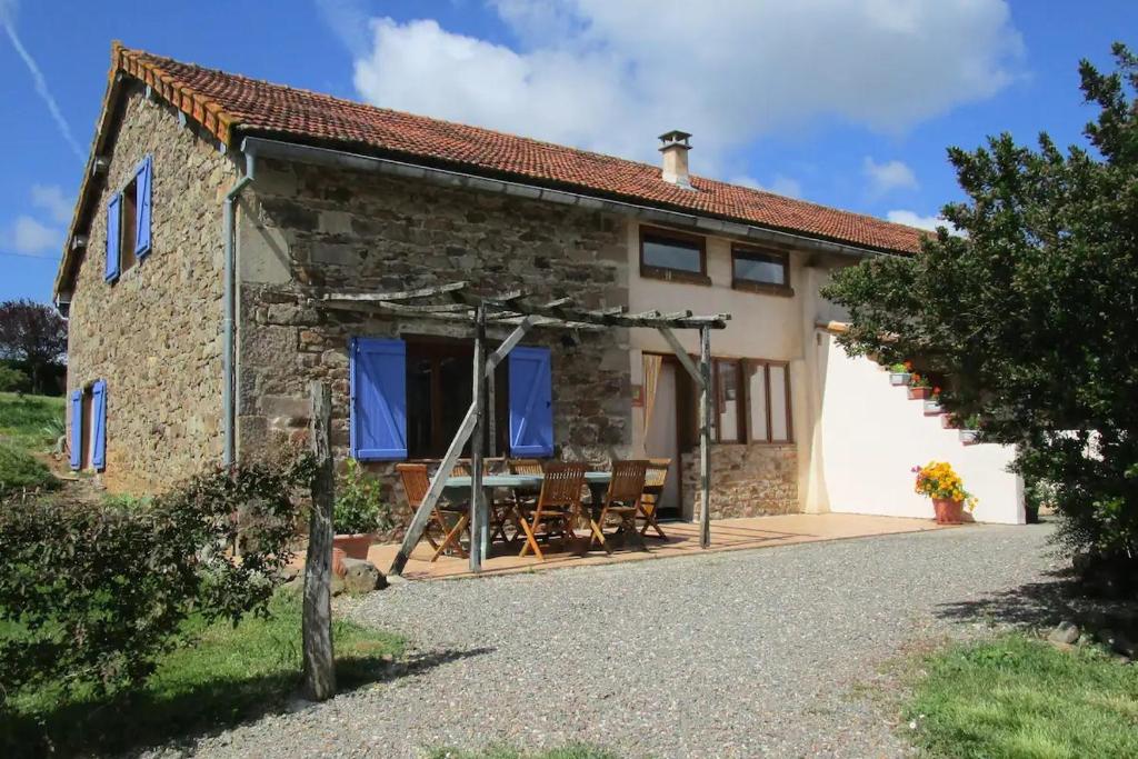 Gîtes & Chambres d'hôtes Peyrecout - Maison De Trois Chambres