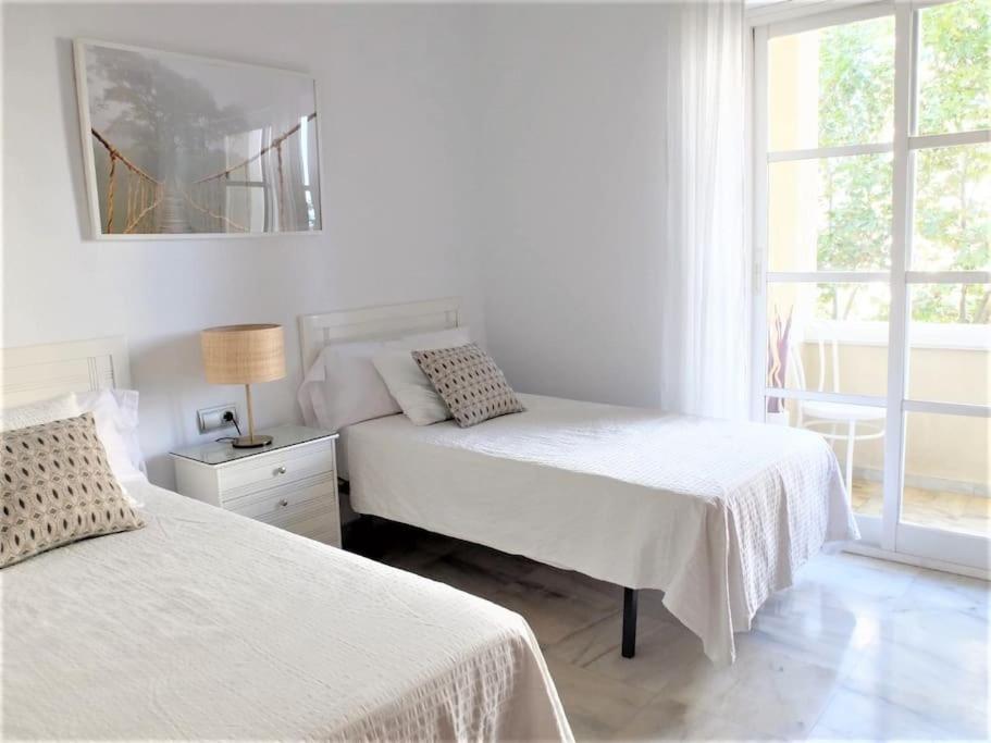 Postel nebo postele na pokoji v ubytování Luxury apartments Alamos beach Torremolinos - Costa Lago