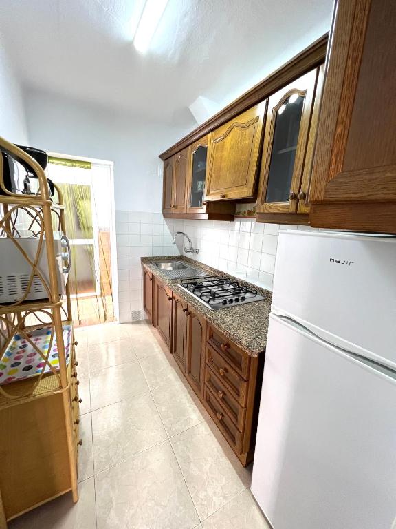 Kuchyňa alebo kuchynka v ubytovaní Casa Playa Torrecilla