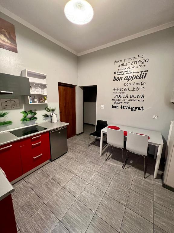 Kuchyňa alebo kuchynka v ubytovaní Apartamenty Ostrowiec - Pokoje Gościnne Centrum