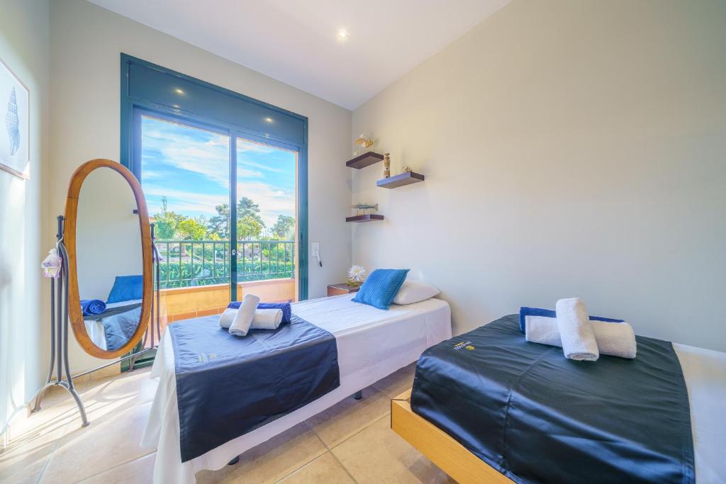 Postel nebo postele na pokoji v ubytování VIlla Jaruco Lux, exclusiva zona residencial con Piscina & Aircon