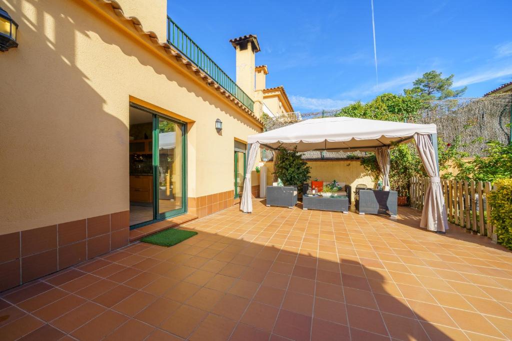 Fotografie z fotogalerie ubytování VIlla Jaruco Lux, exclusiva zona residencial con Piscina & Aircon v destinaci Lloret de Mar