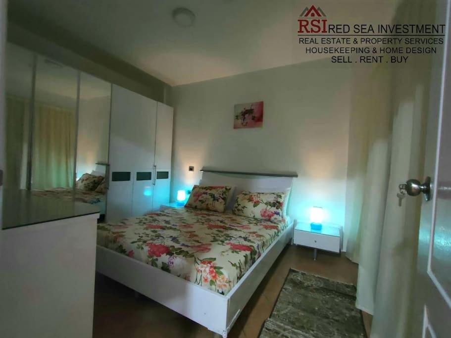 Lovely one bedroom with pool view, top floor