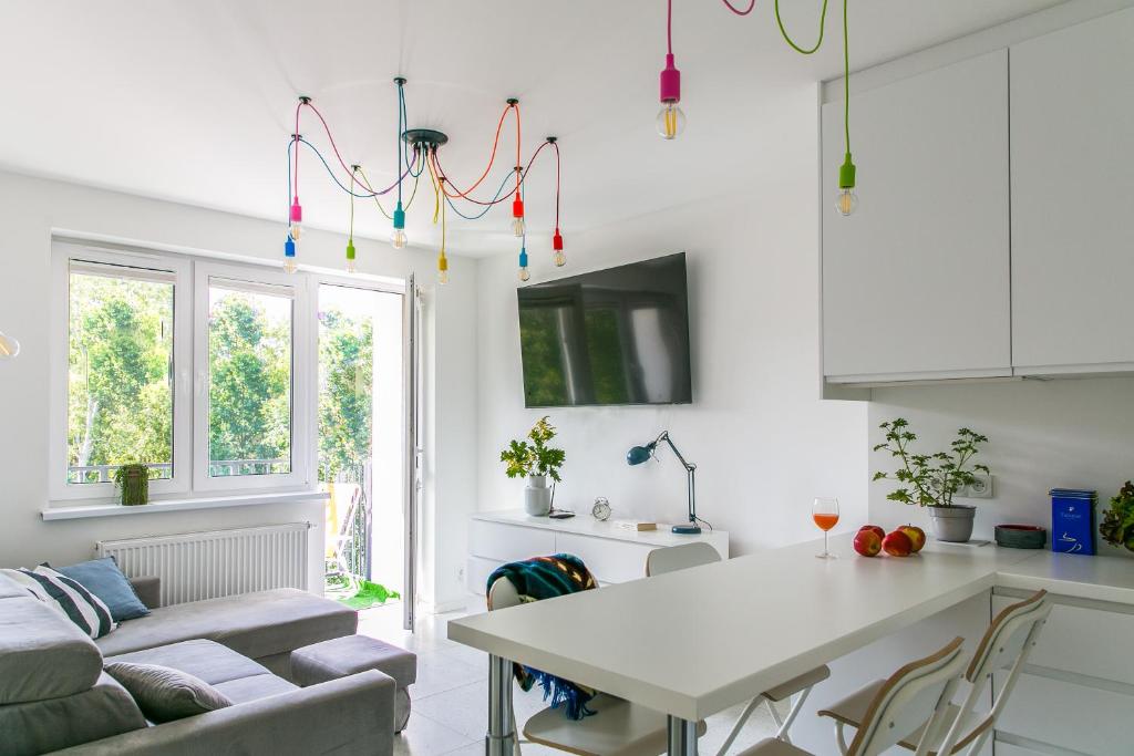 Zdjęcie z galerii obiektu Tree&Lake Apartament Warszawa w mieście Ząbki