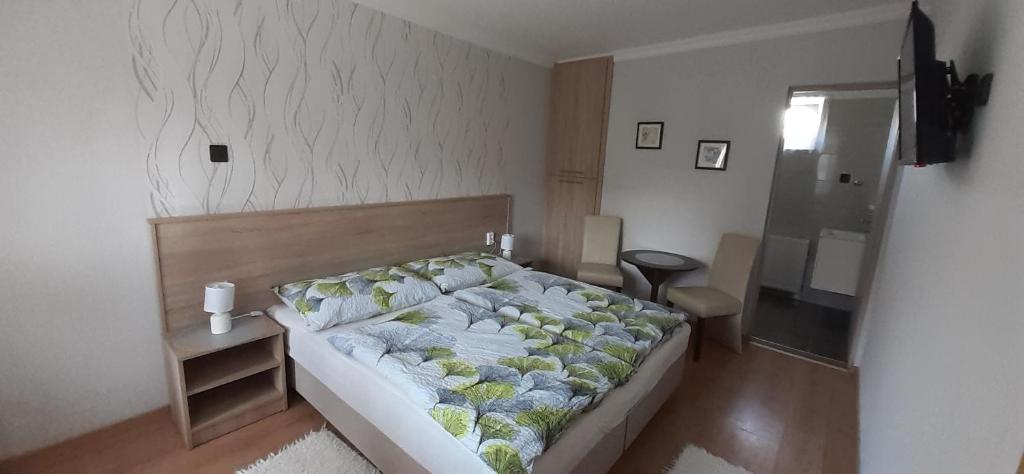 Postel nebo postele na pokoji v ubytování Hajnalka vendégház