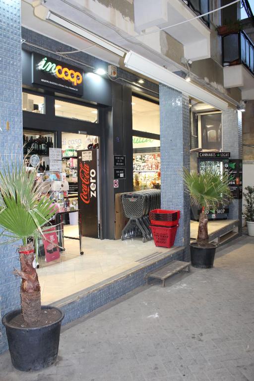 Supermarket lub sklepy w pobliżu tego apartamentu