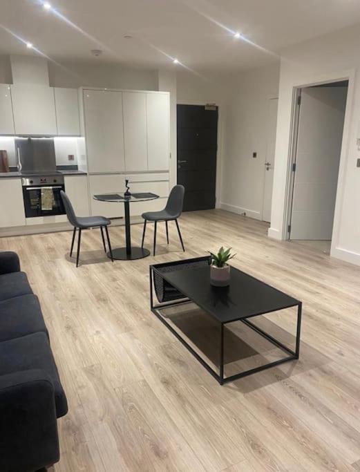 Brand new luxury apartment with free parking and gym - One-Bedroom Apartment