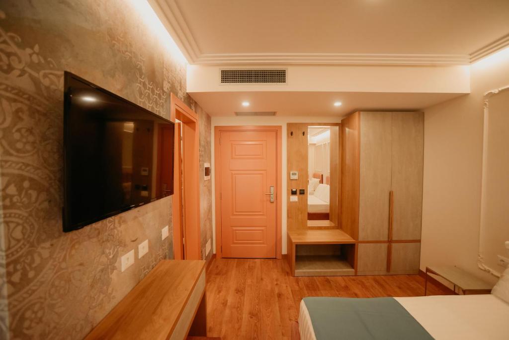TV a/nebo společenská místnost v ubytování Martiness Hotel Durres