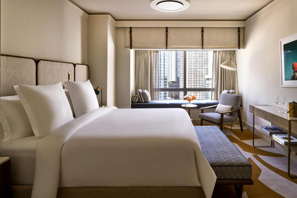 Postel nebo postele na pokoji v ubytování Four Seasons Hotel Miami