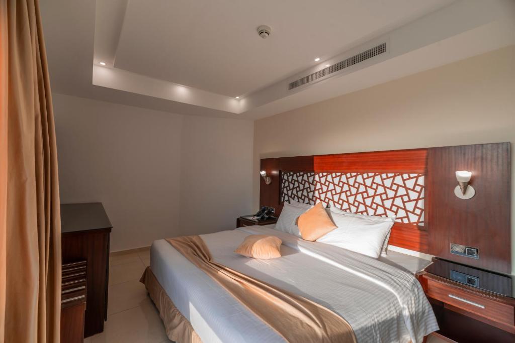 Postel nebo postele na pokoji v ubytování Petra Elite Hotel