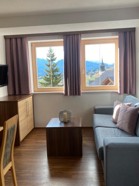 Televízia a/alebo spoločenská miestnosť v ubytovaní Apart Berghof