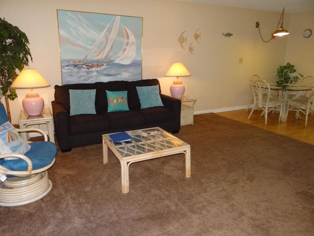 35S Golf Colony Ground Floor Condo in Family Friendly Surfside, Myrtle