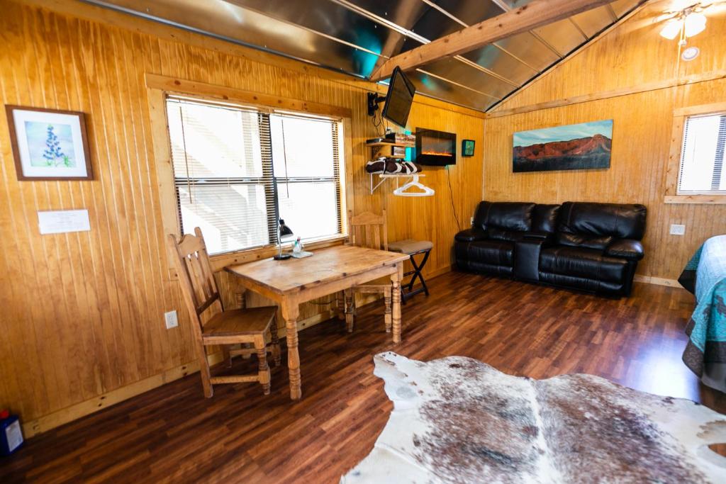 Istumisnurk majutusasutuses Walnut Canyon Cabins