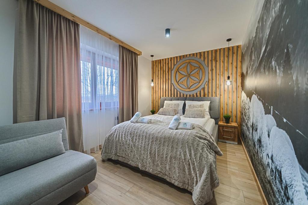 Postel nebo postele na pokoji v ubytování Apartamenty Osada Antałówka Zakopane