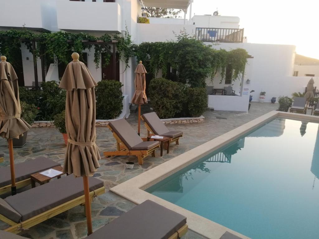 Bazén v ubytování Christina Hotel, Adults Only, Heated Salt Water Pool nebo v jeho okolí