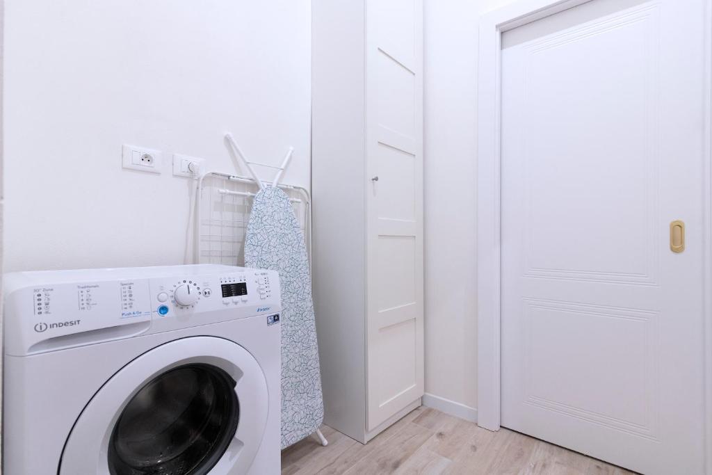 Kinsky Garden Apartments and Suites by Dwellfort - 13