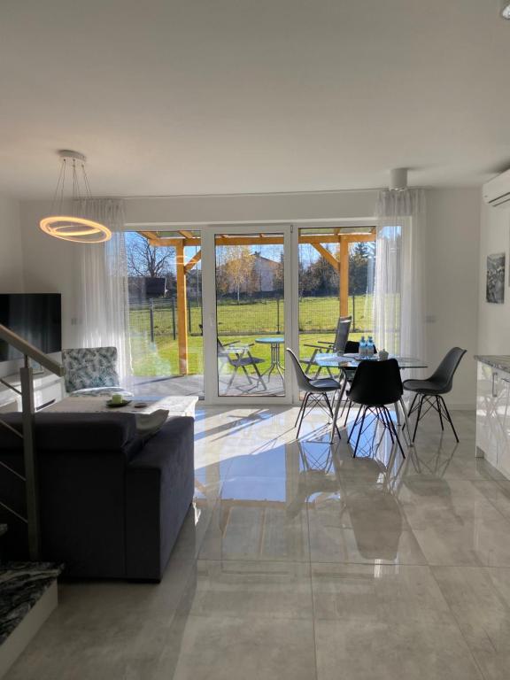 Apartament Novosądecki z garażem i ogrodem - Housity