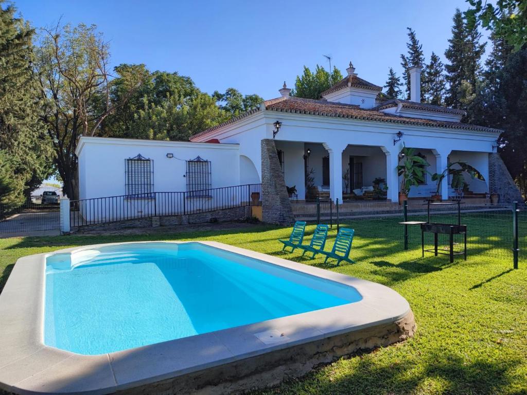 The swimming pool at or close to El jardín del botánico