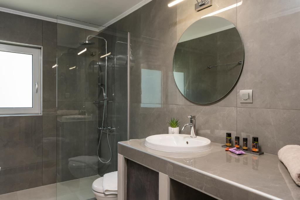 Koupelna v ubytování Quarters Luxury Apts