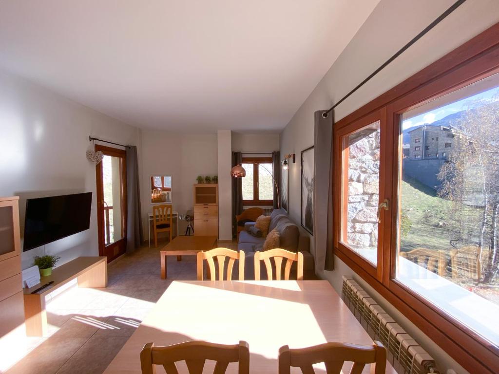 TV a/nebo společenská místnost v ubytování Disfruta De La Naturaleza - Vistas al Rio - Luz Natural - 6pax