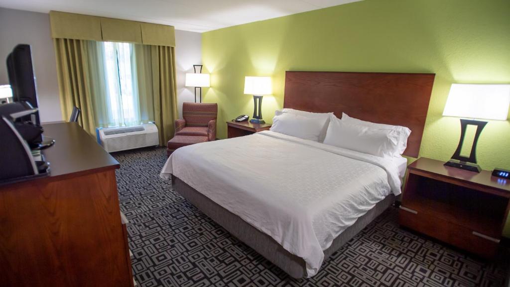 Holiday Inn Express Hickory - Hickory Mart by IHG photo