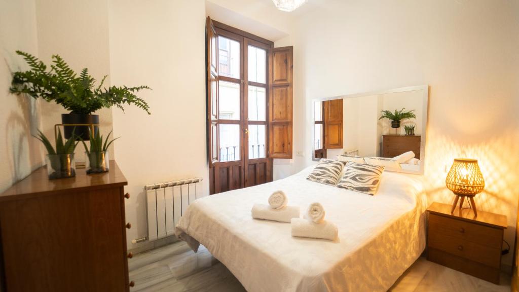 Posteľ alebo postele v izbe v ubytovaní Bonito y acogedor apartamento pleno centro junto Catedral