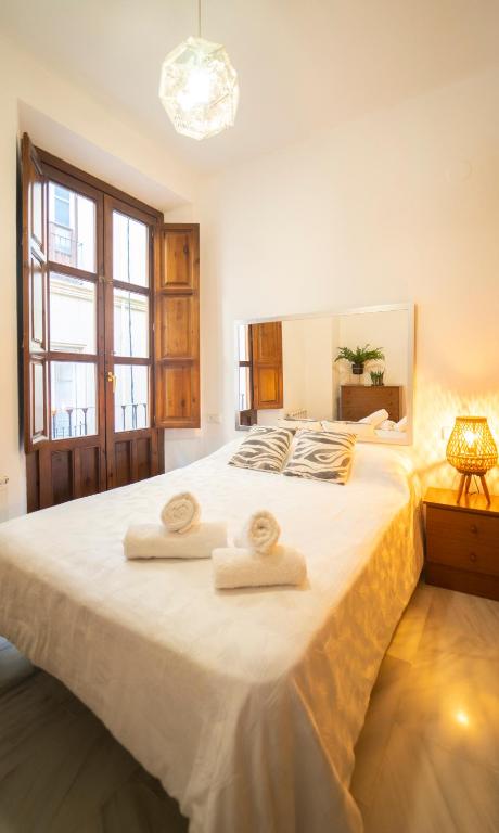 Posteľ alebo postele v izbe v ubytovaní Bonito y acogedor apartamento pleno centro junto Catedral