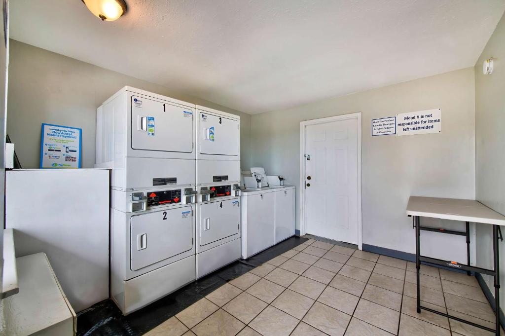 Does Motel 6 Take Dogs does-motel-6-take-dogs