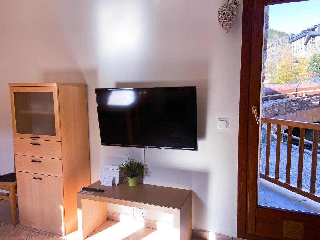 TV a/nebo společenská místnost v ubytování Disfruta De La Naturaleza - Vistas al Rio - Luz Natural - 6pax