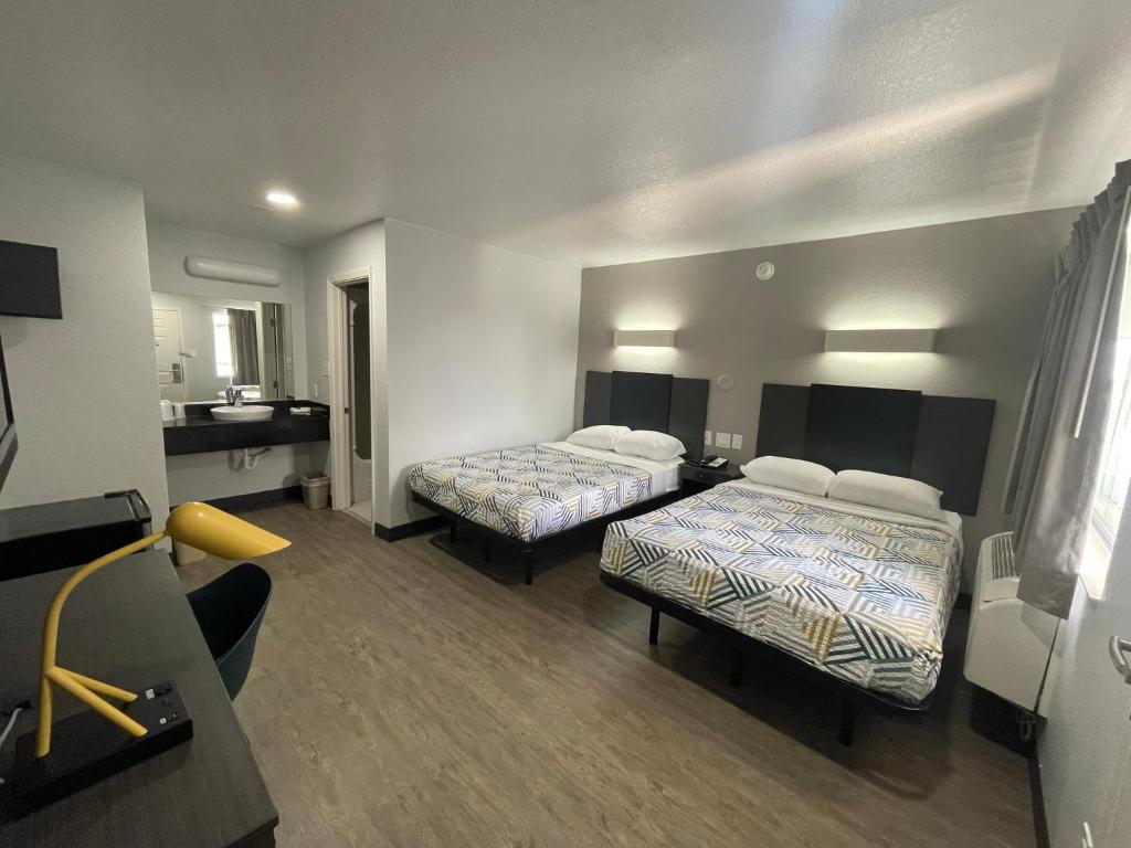 Motel 6 Denton, TX - UNT - 豪华双人间 - 带两张双人床 - 禁烟